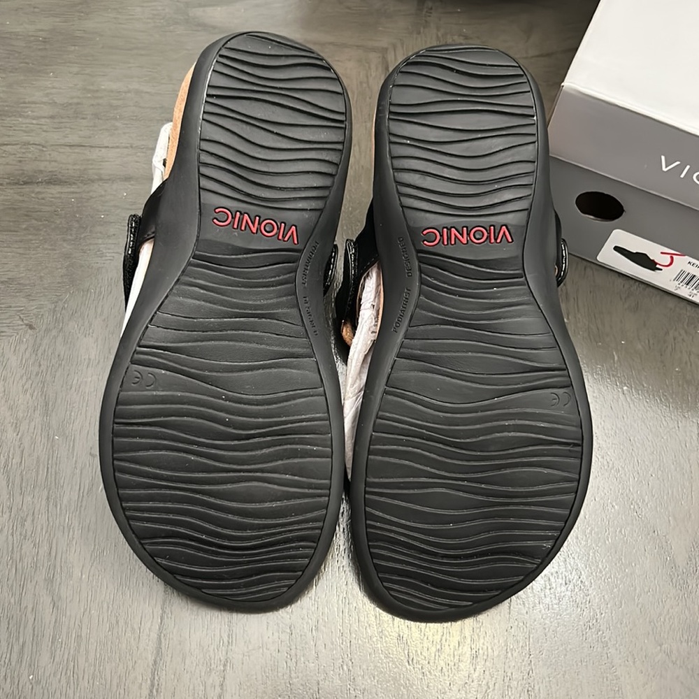 Vionic Wanda Women's Leather T-Strap Supportive Sandal WIDE - Picture 5 of 12
